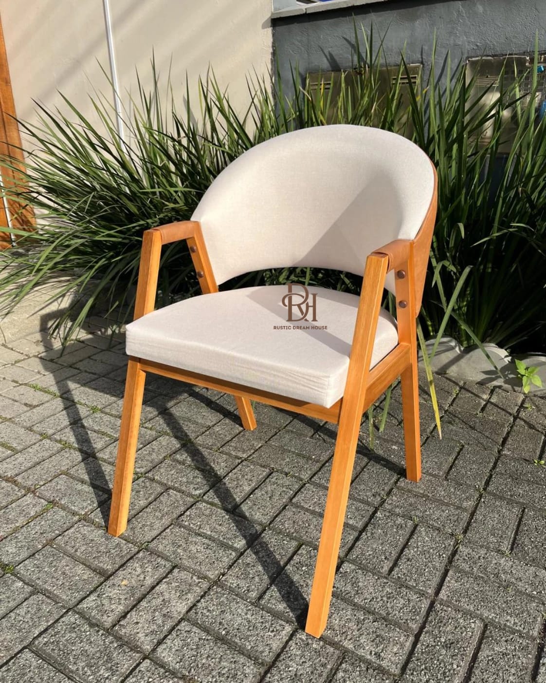 Cadeira Eclipse Estofada em Linho – Linha Rustic 1